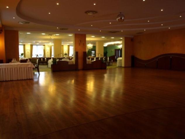 Hotel Maxima Wolanów Exterior foto