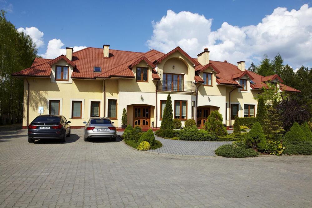 Hotel Maxima Wolanów Exterior foto