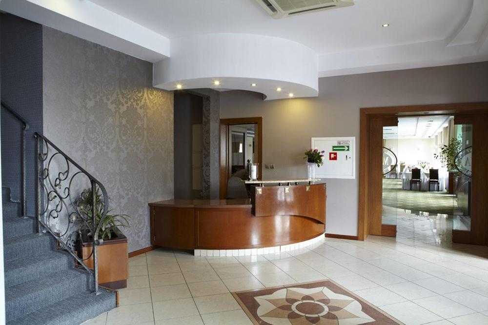 Hotel Maxima Wolanów Exterior foto